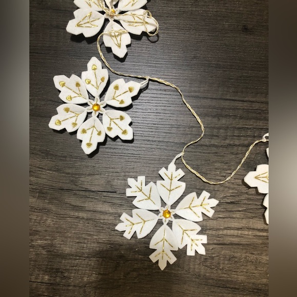 Snowflake garland - Picture 2 of 2